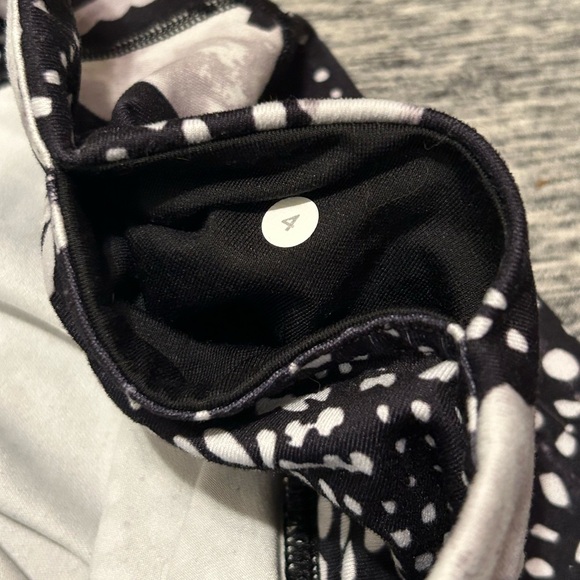 Lululemon Wunder Under Crop Size 4 - Picture 5 of 5